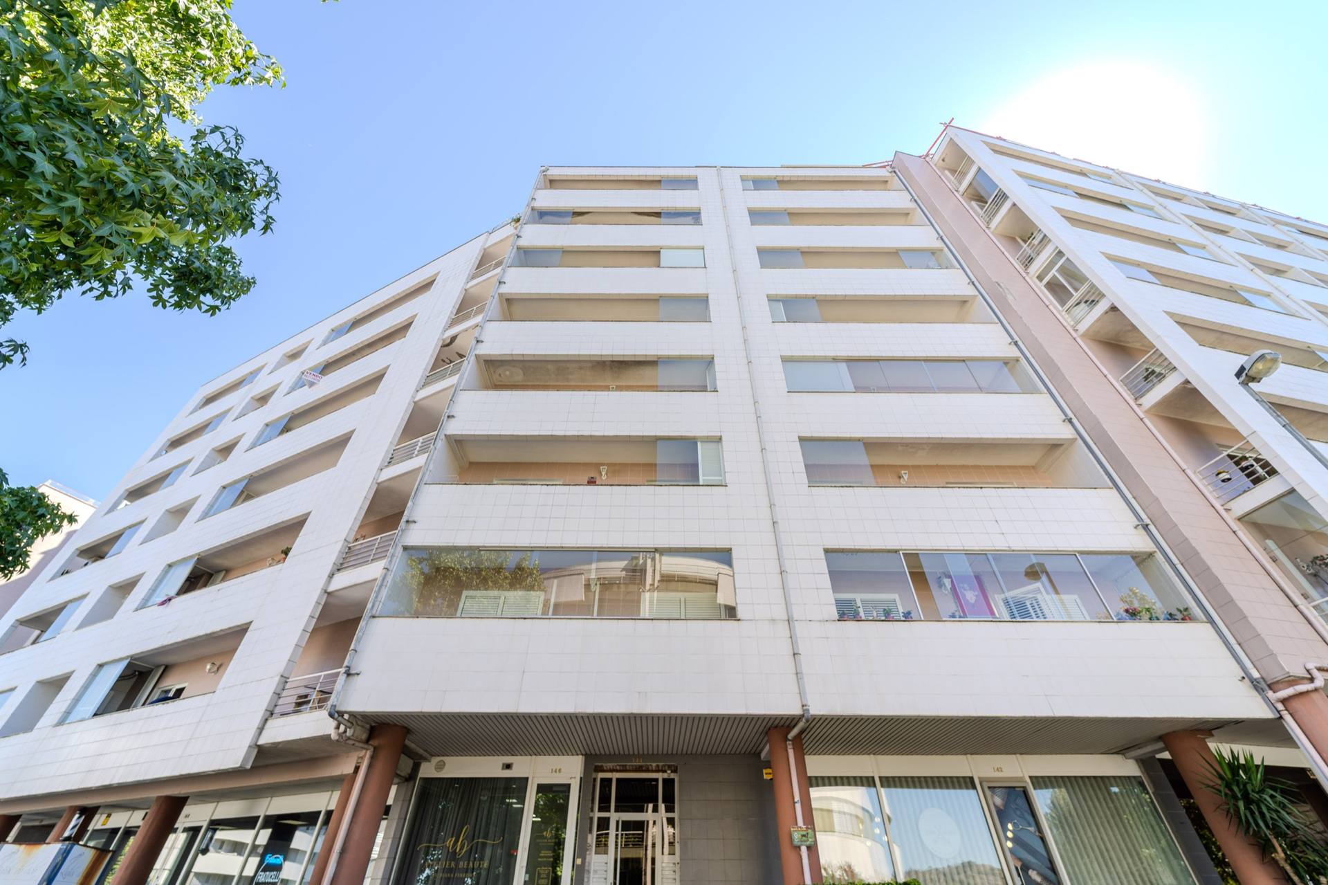 Fachada do edifício em Ferreiros